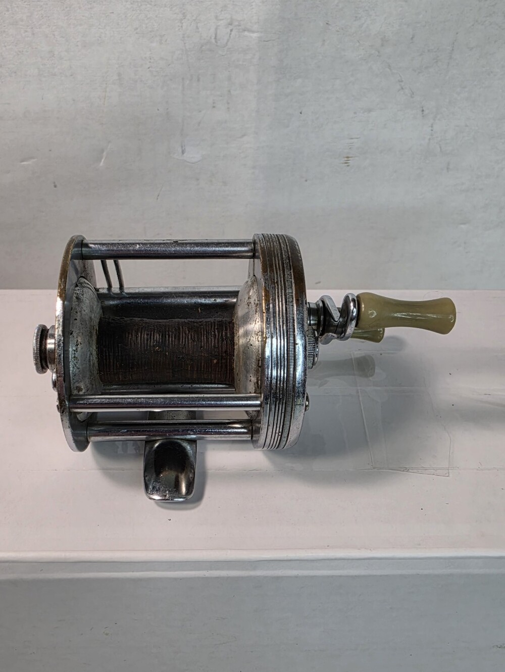 Vtg Bait Caster Fishing reel Bronson Lashless Model 1700-A